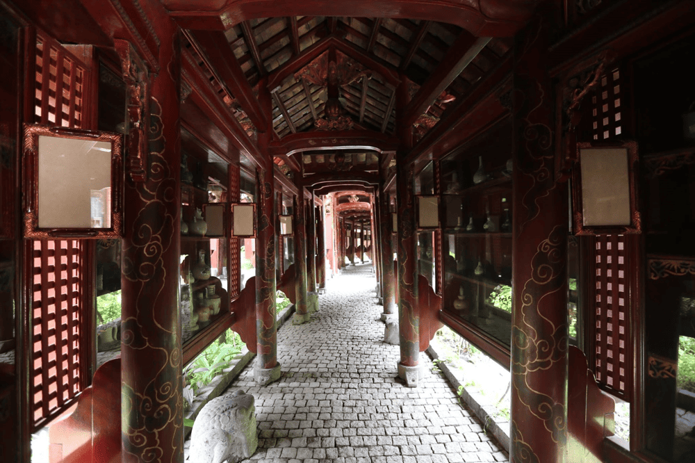 The entrance to the museum is designed in a distinctly Vietnamese style, featuring intricate and elaborate carvings (Source: Bảo T&agrave;ng Y Học Cổ Truyền - Fito Museum)